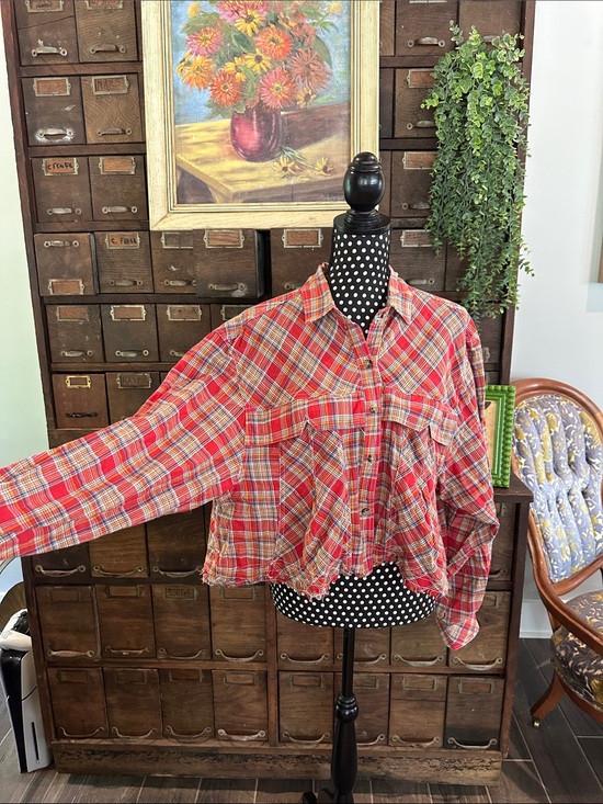 &merci Tops - Red Plaid Button-Up Cropped Shirt